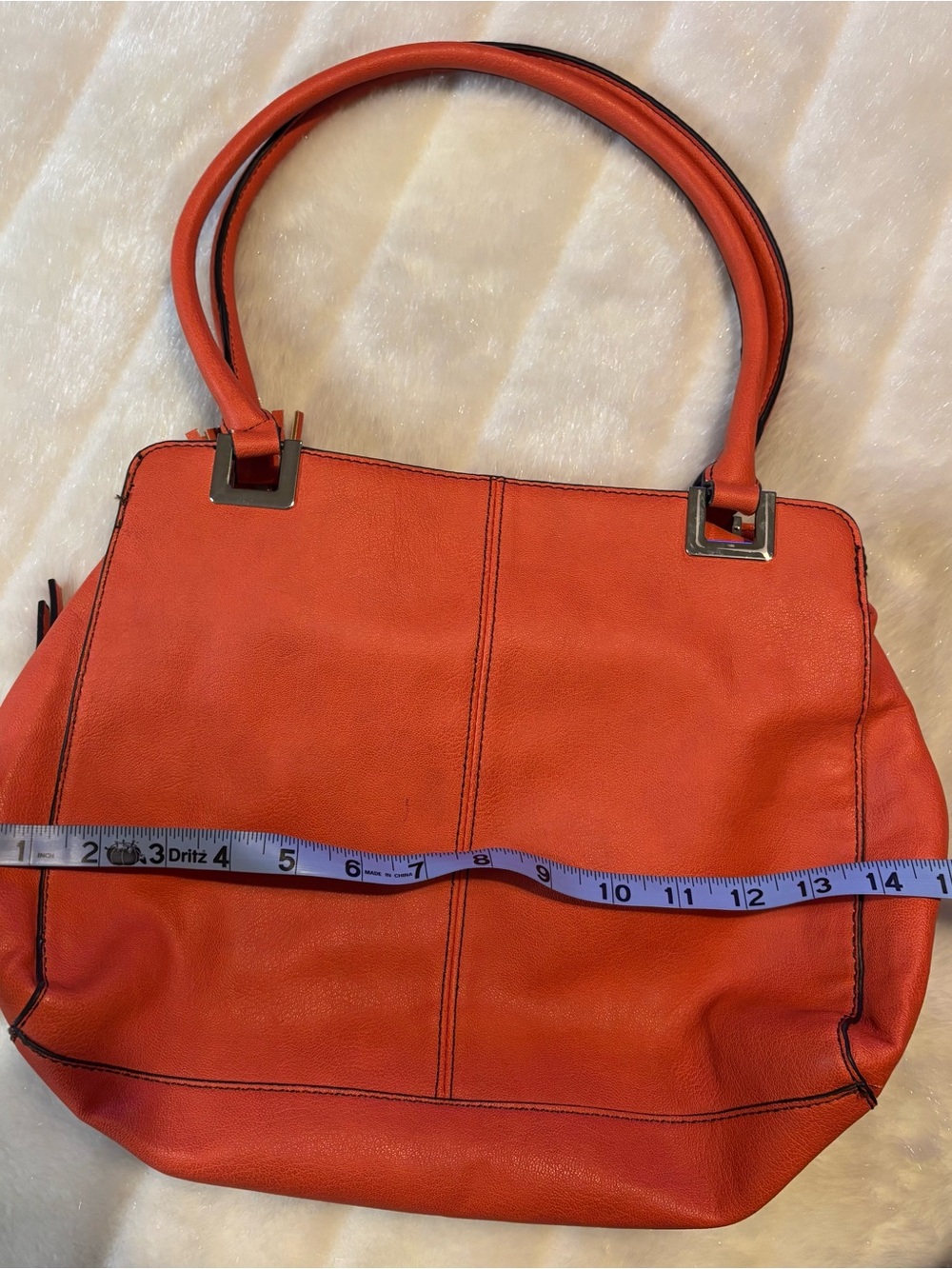 Liz Claiborne Women's Shoulder Bag in Coral Orange Leather-Style - Picture 4 of 16